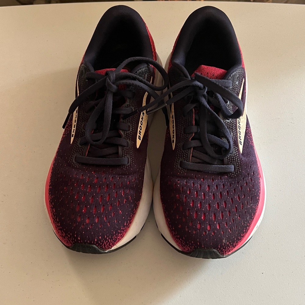 Brooks Women's Athletic Shoes - Black and Red